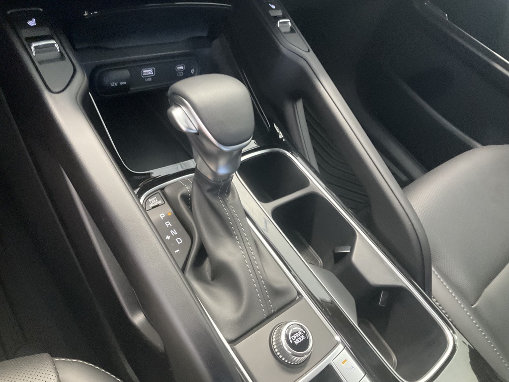 Vehicle image 20 of 33