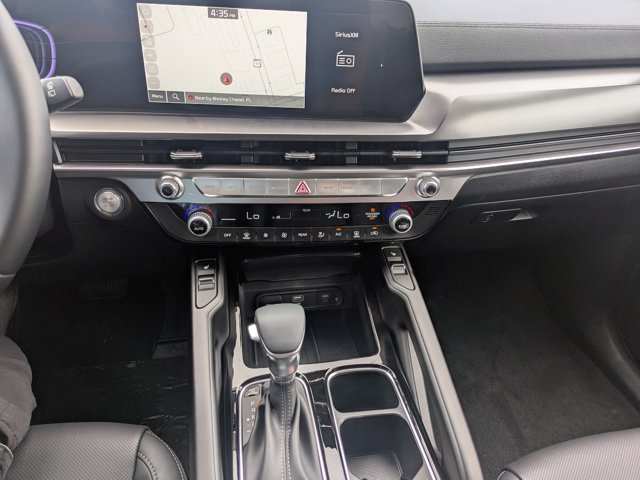 Vehicle image 21 of 43
