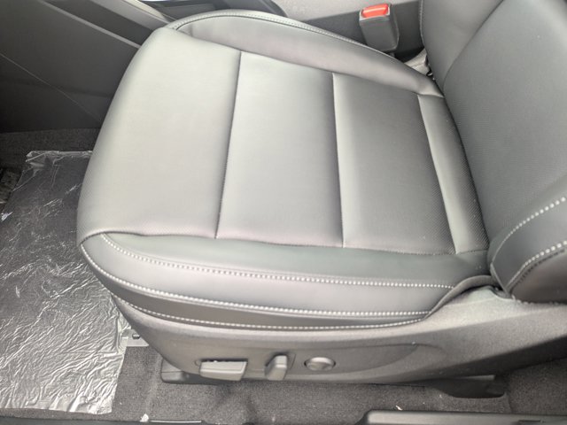 Vehicle image 19 of 43