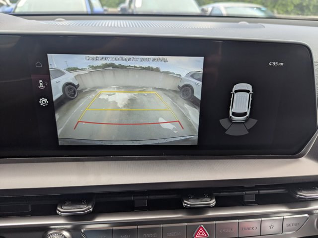 Vehicle image 23 of 43