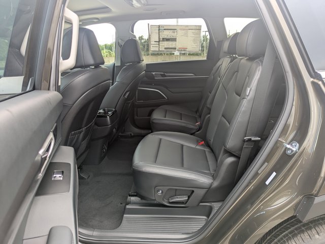 Vehicle image 15 of 43