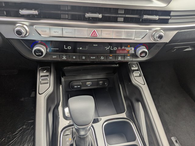 Vehicle image 25 of 43