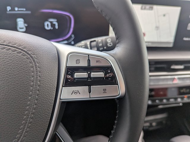 Vehicle image 33 of 43