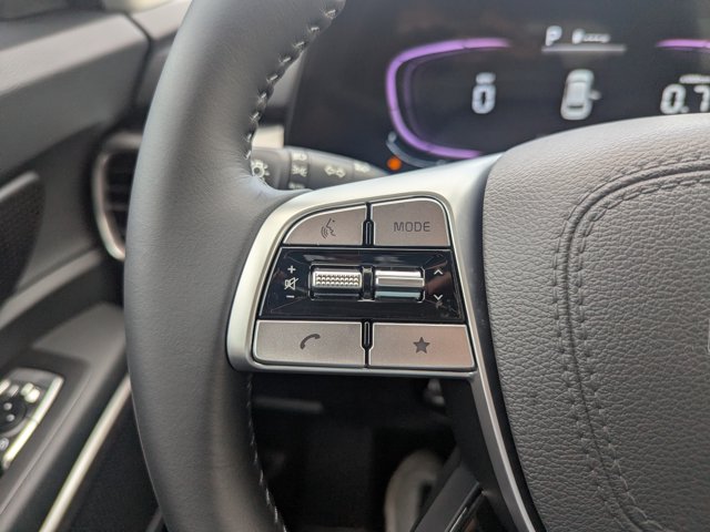 Vehicle image 32 of 43