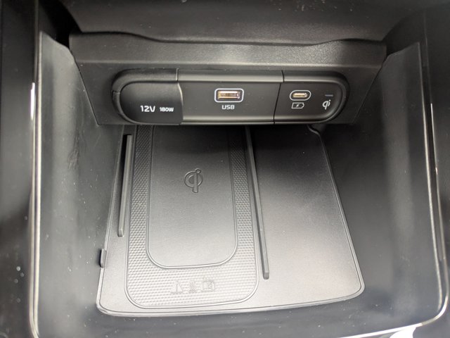 Vehicle image 27 of 43