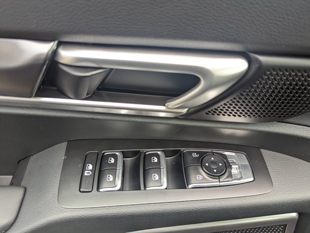 Vehicle image 17 of 43