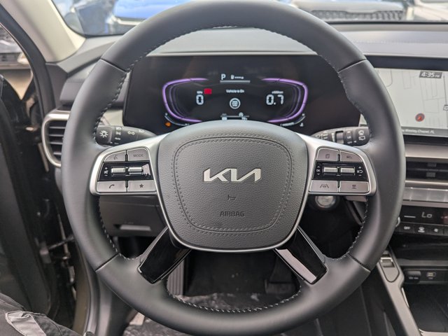 Vehicle image 34 of 43