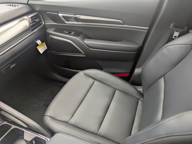 Vehicle image 14 of 43