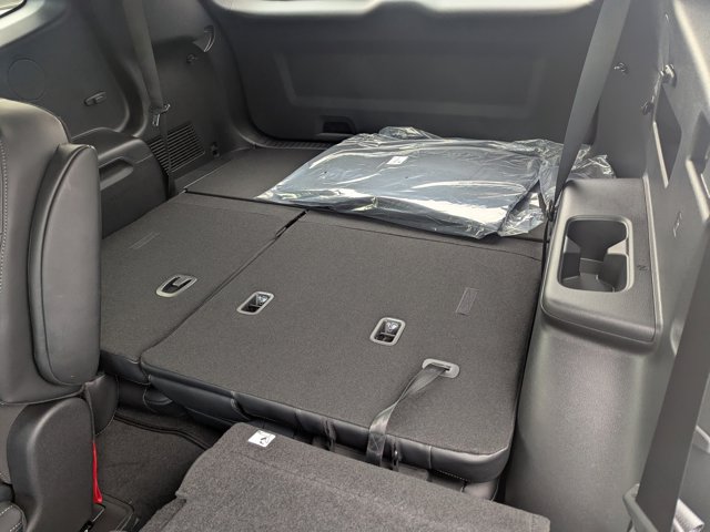 Vehicle image 16 of 43