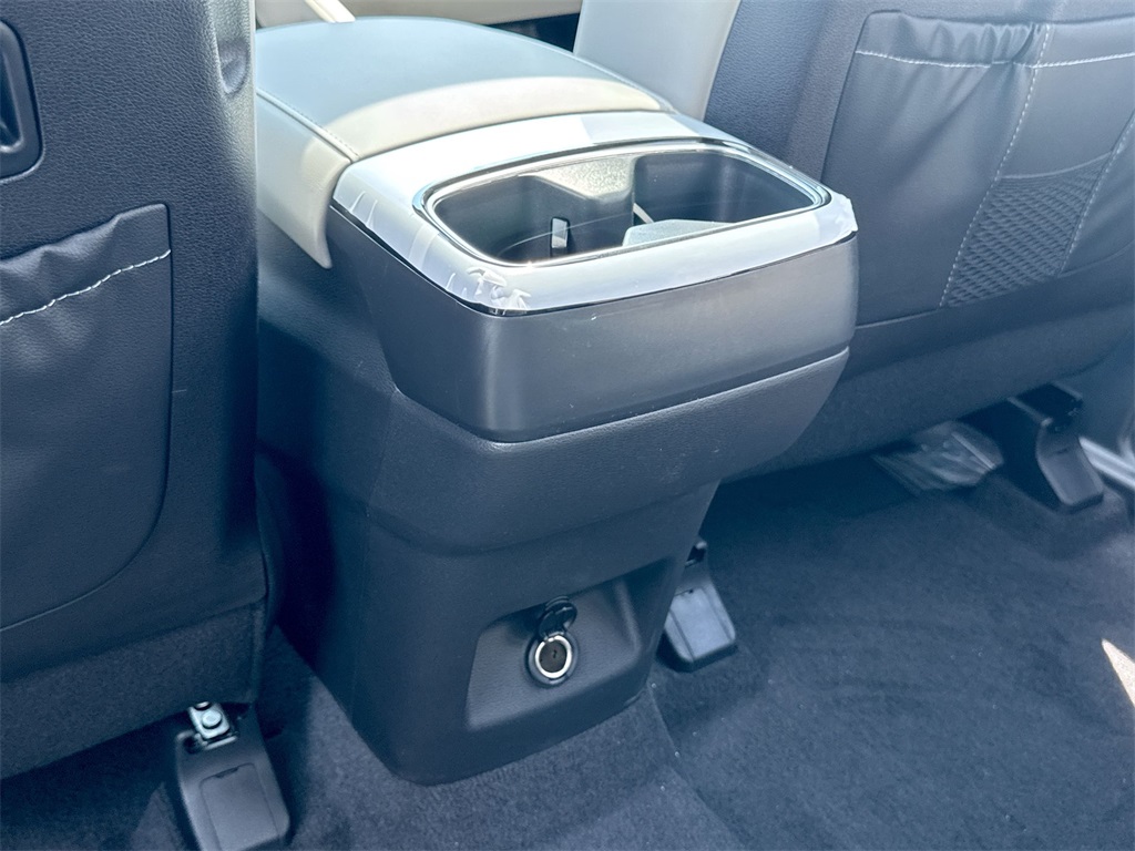 Vehicle image 31 of 32