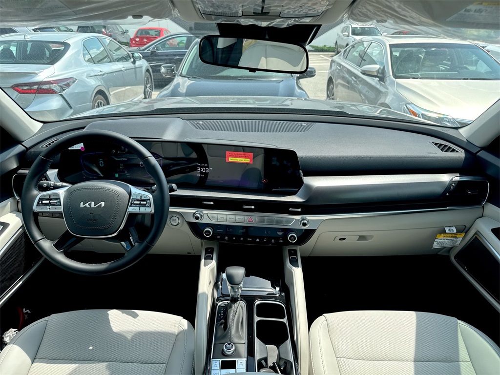 Vehicle image 17 of 32