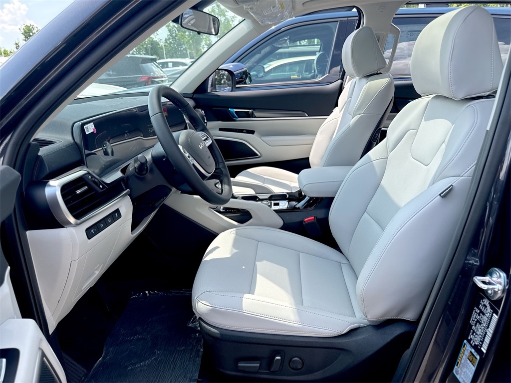 Vehicle image 16 of 32
