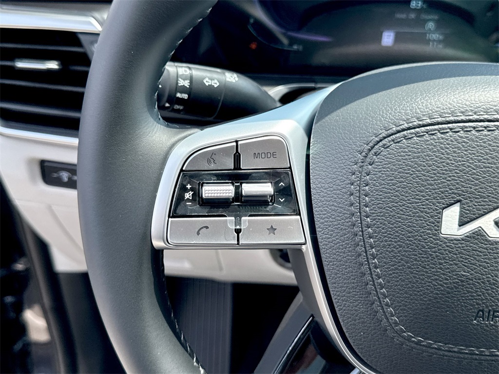 Vehicle image 19 of 32