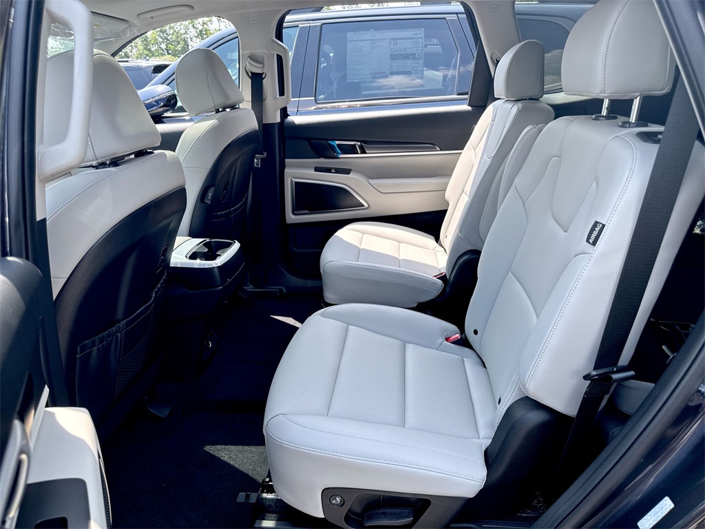 Vehicle image 14 of 32