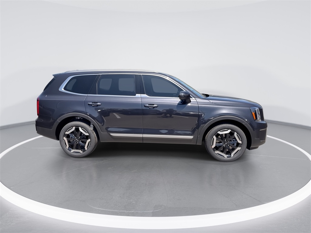 Vehicle image 4 of 32