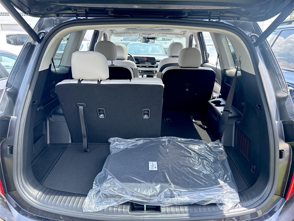 Vehicle image 10 of 32