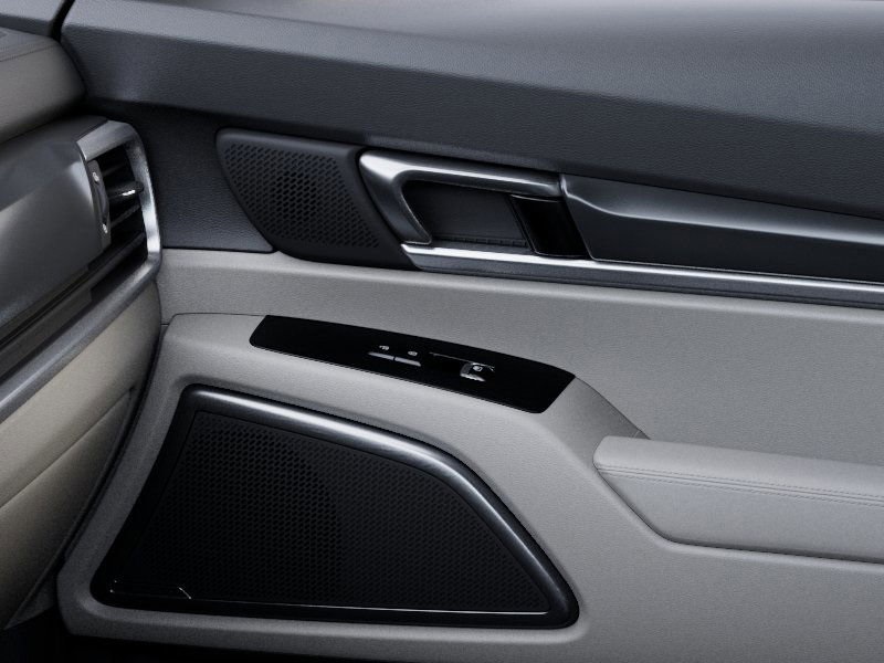 Vehicle image 25 of 27