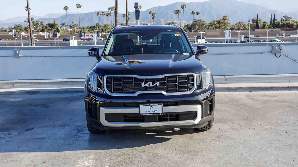 2025 Kia Telluride S Image 2 of 33