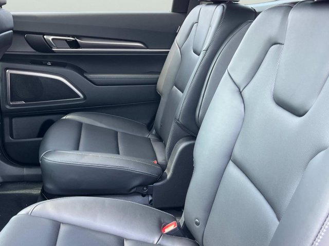 2025 Kia Telluride S Image 11 of 33