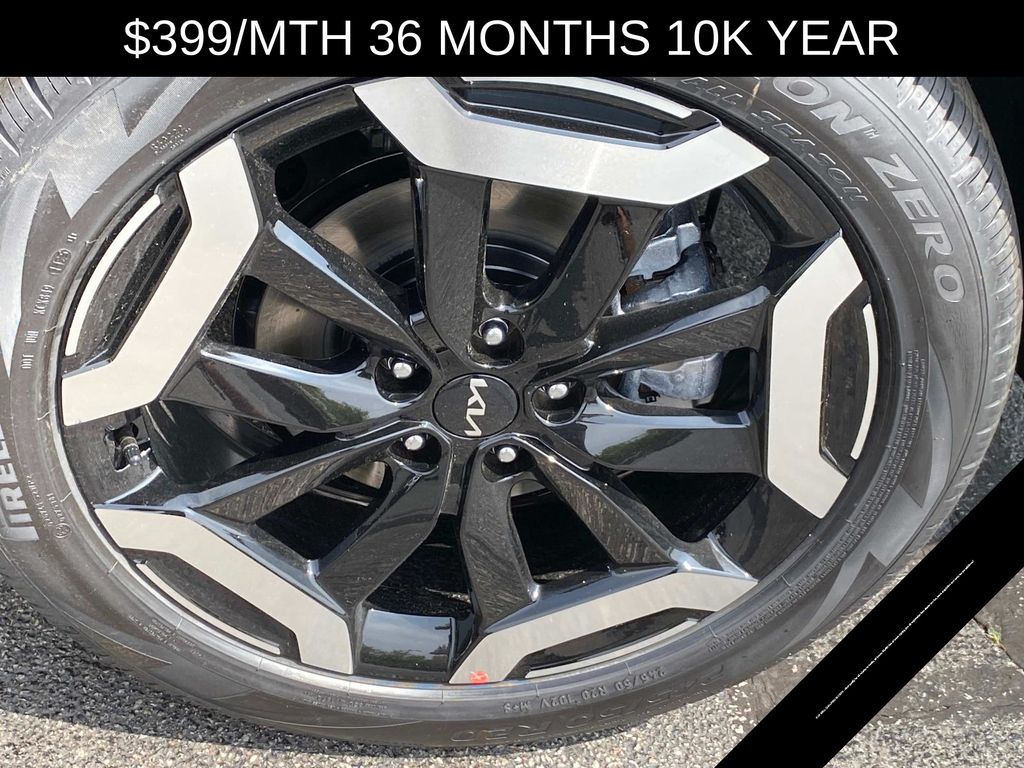 Vehicle image 4 of 17