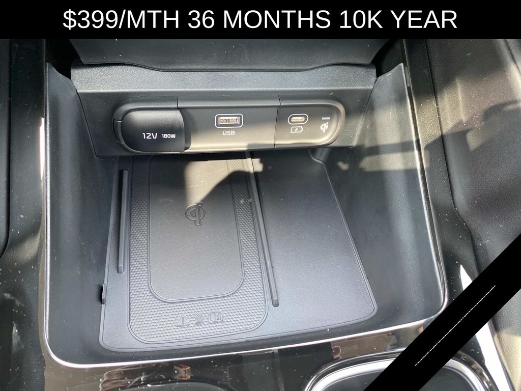 Vehicle image 14 of 17