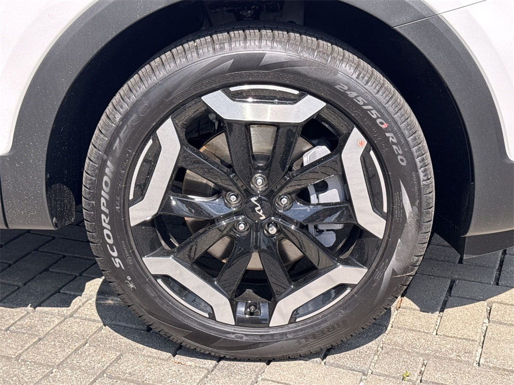 Vehicle image 9 of 33