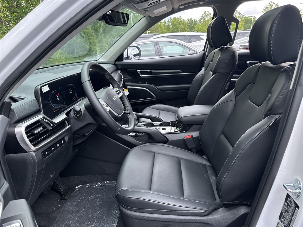 Vehicle image 12 of 33