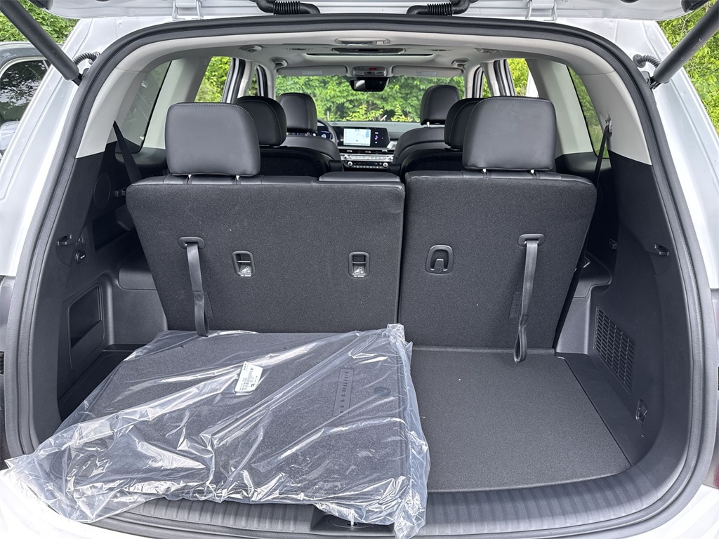 Vehicle image 31 of 33
