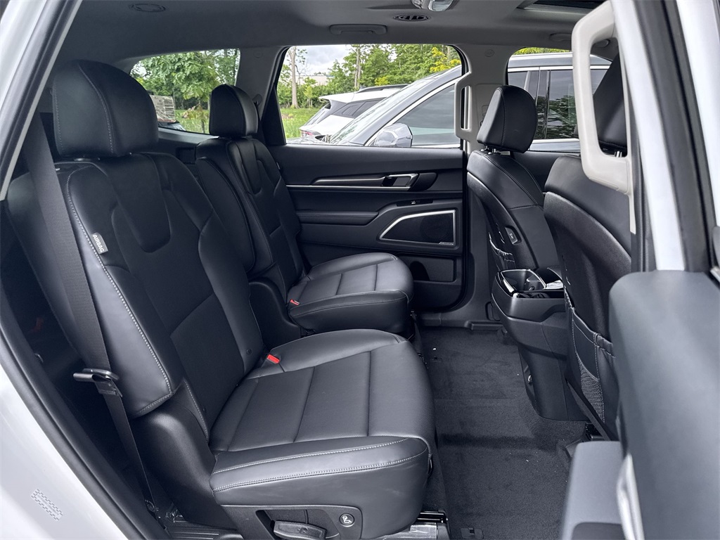 Vehicle image 32 of 33