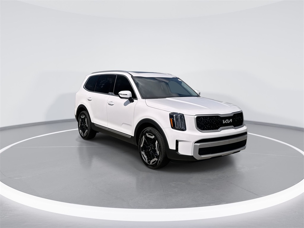 Vehicle image 2 of 33