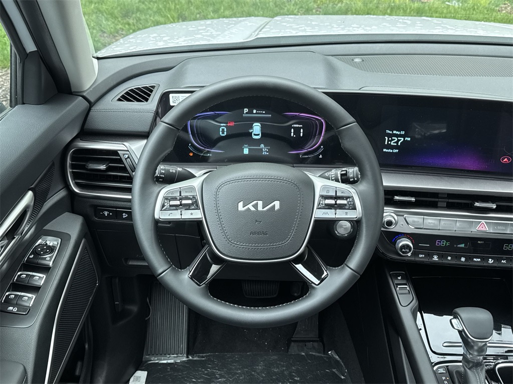 Vehicle image 10 of 33