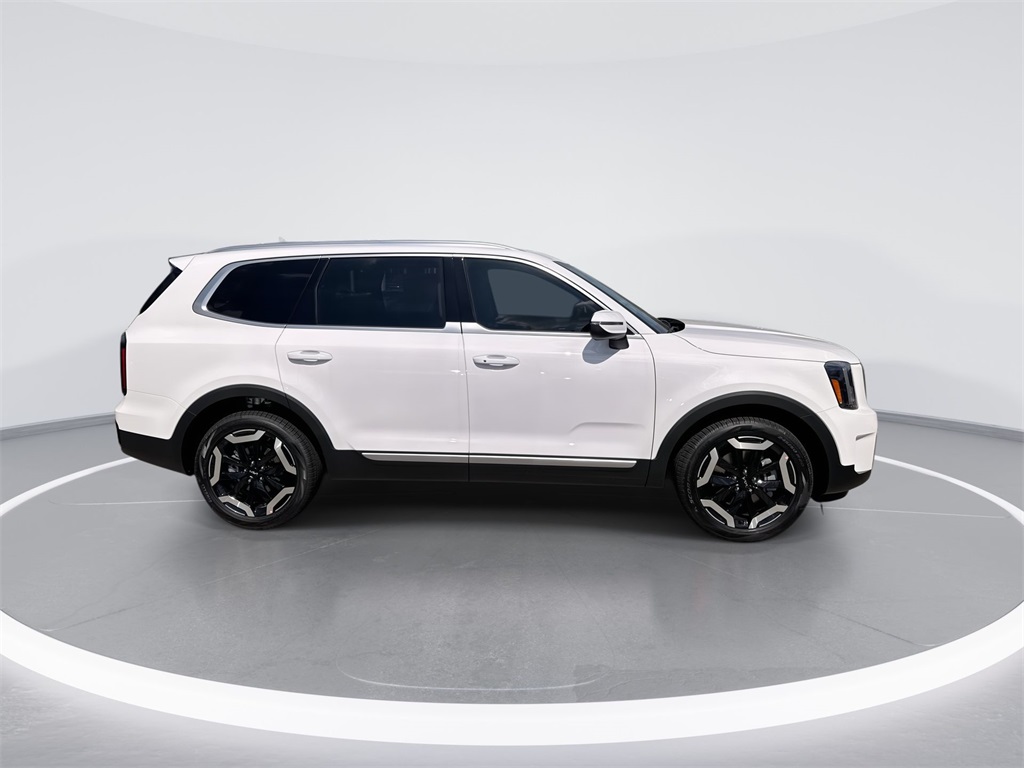 Vehicle image 4 of 33