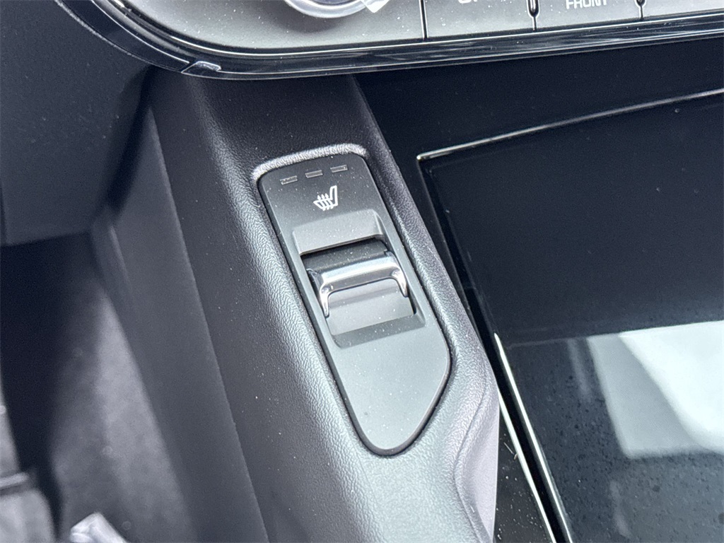 Vehicle image 22 of 33