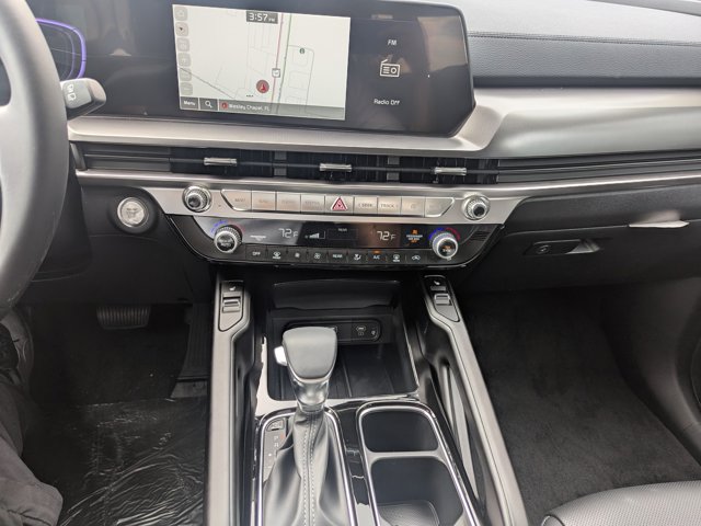 Vehicle image 21 of 43