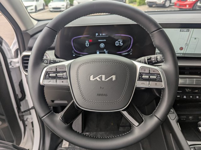 Vehicle image 33 of 43
