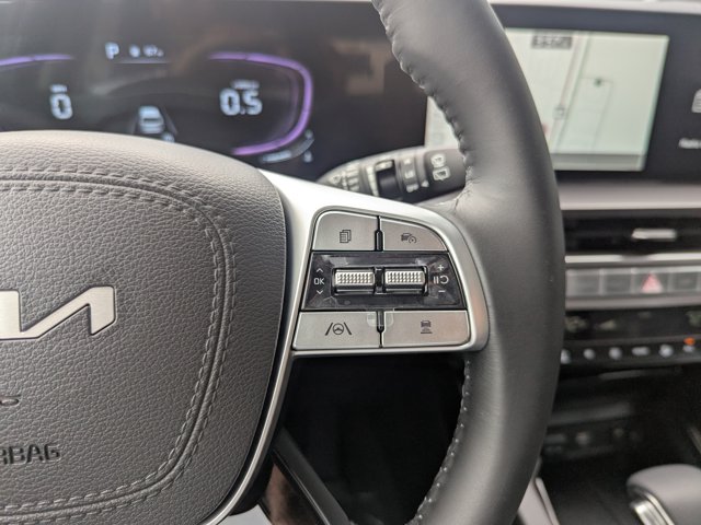 Vehicle image 32 of 43