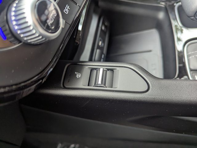 Vehicle image 25 of 43