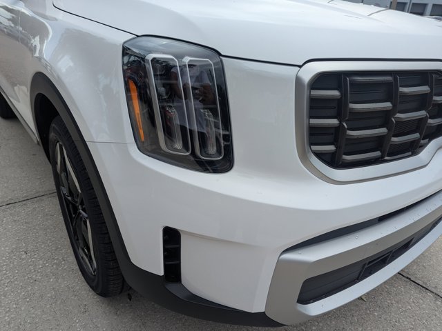 Vehicle image 7 of 43