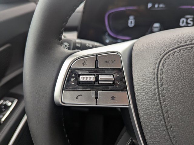 Vehicle image 31 of 43