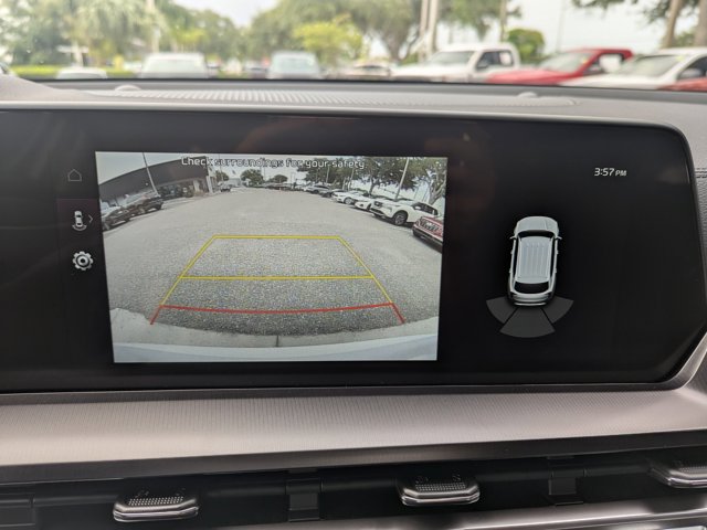 Vehicle image 23 of 43