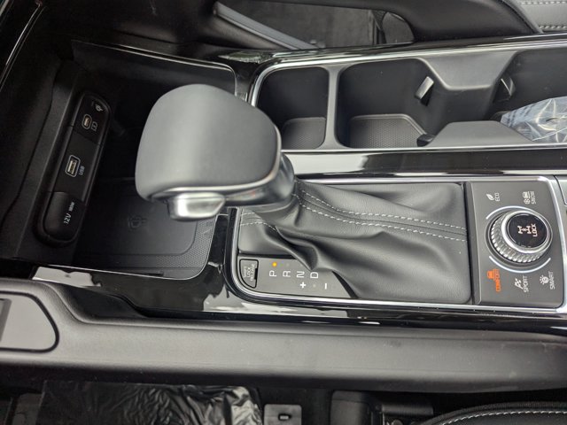 Vehicle image 28 of 43