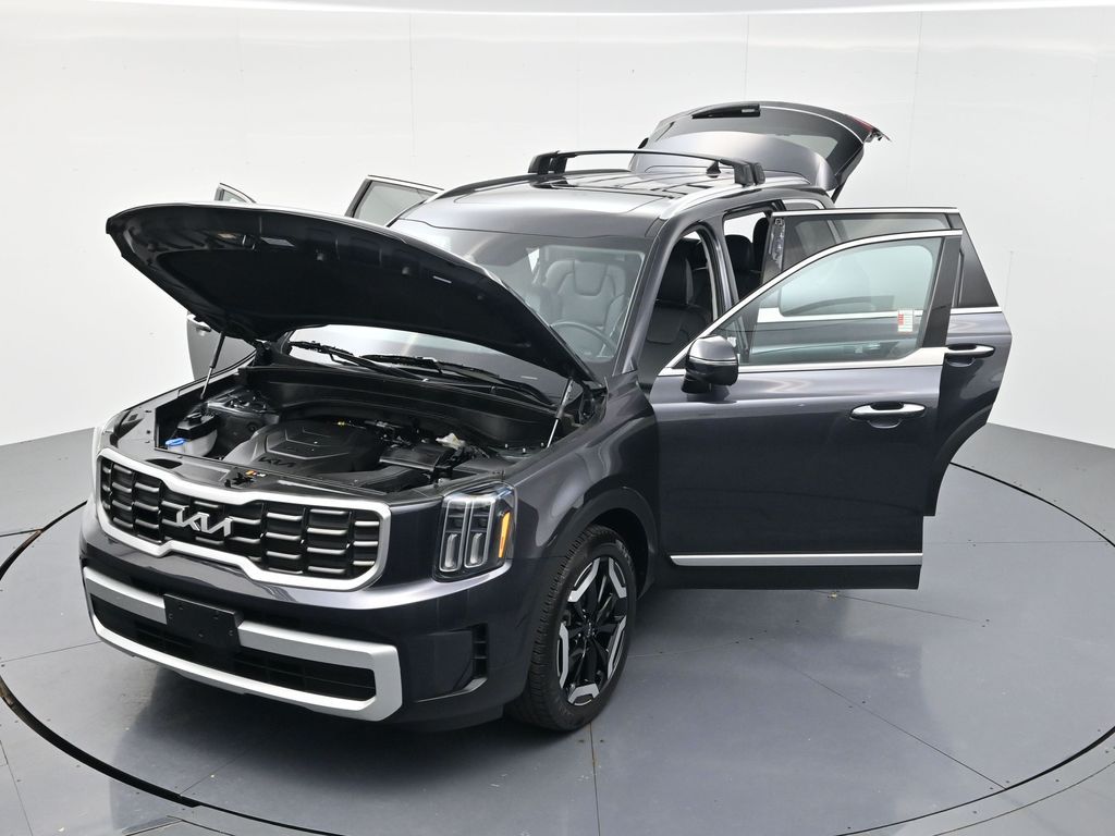 2025 Kia Telluride S Image 2 of 62