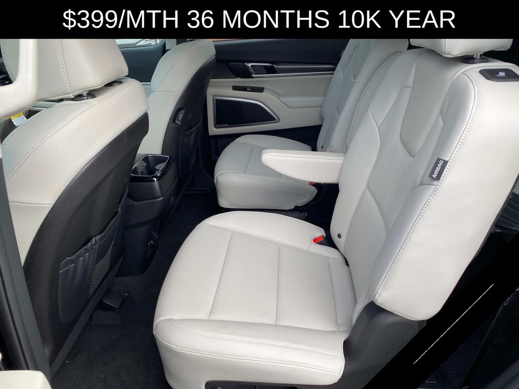 Vehicle image 7 of 18