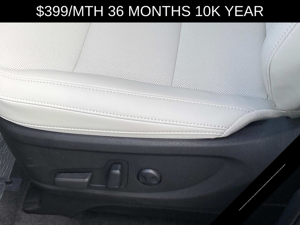 Vehicle image 13 of 18