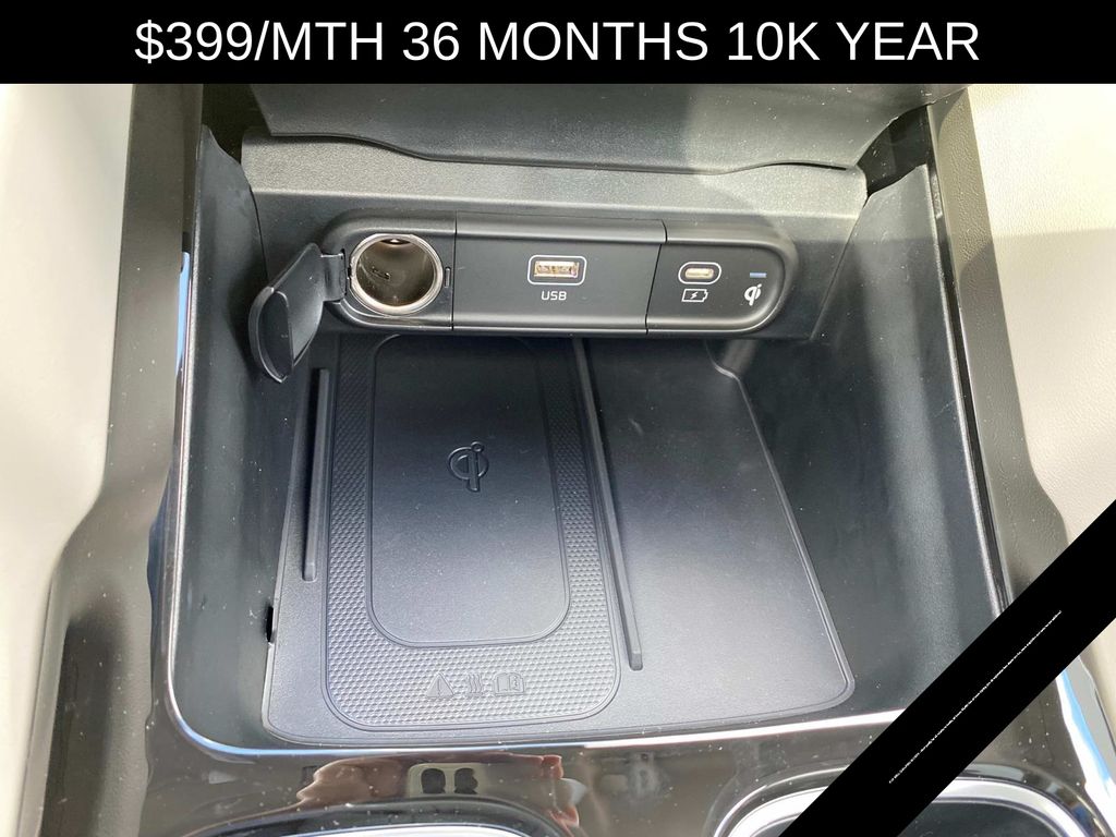 Vehicle image 16 of 18