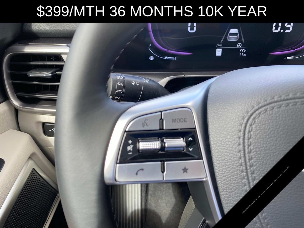 Vehicle image 17 of 18