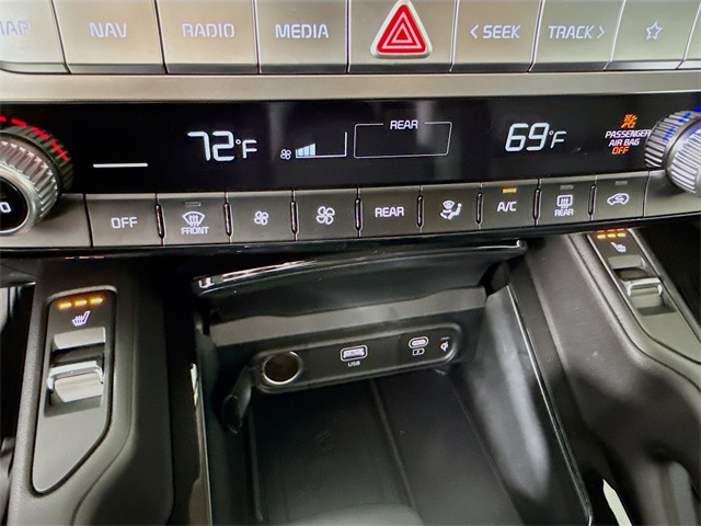 Vehicle image 21 of 36