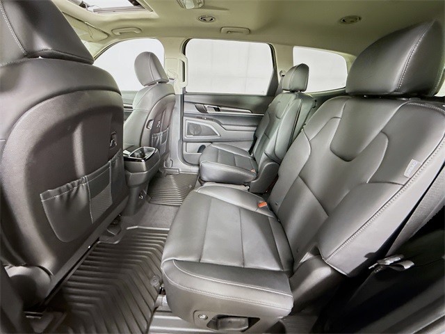 Vehicle image 26 of 36