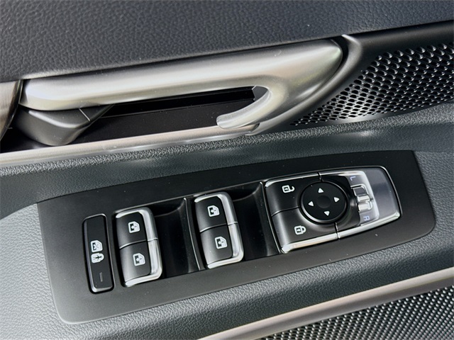 Vehicle image 18 of 36