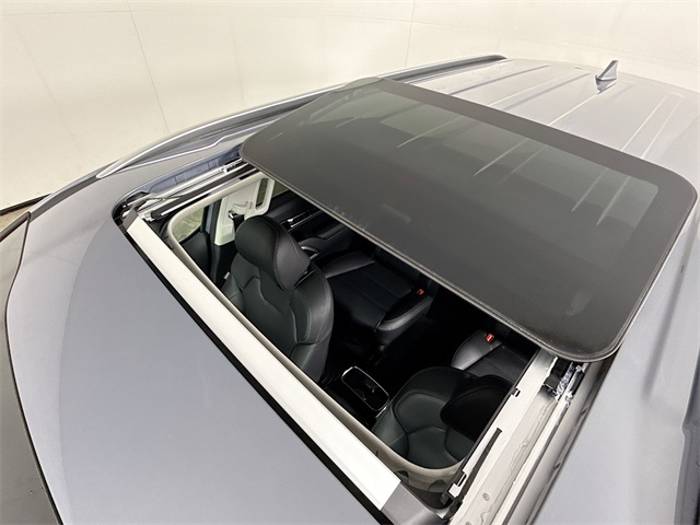 Vehicle image 23 of 36